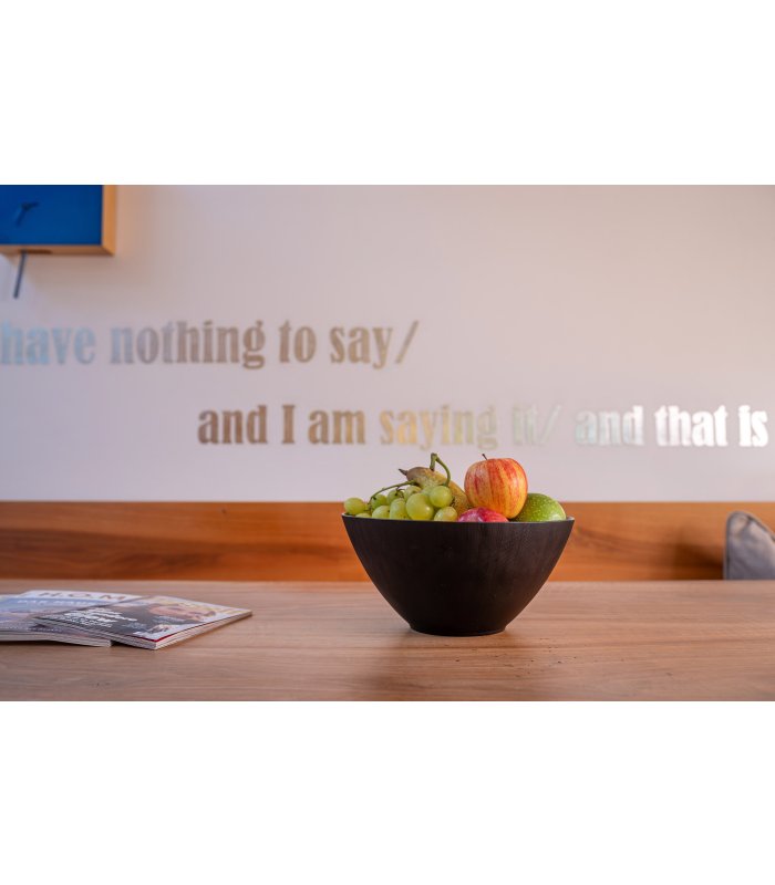 Küchentisch mit Obstschüssel