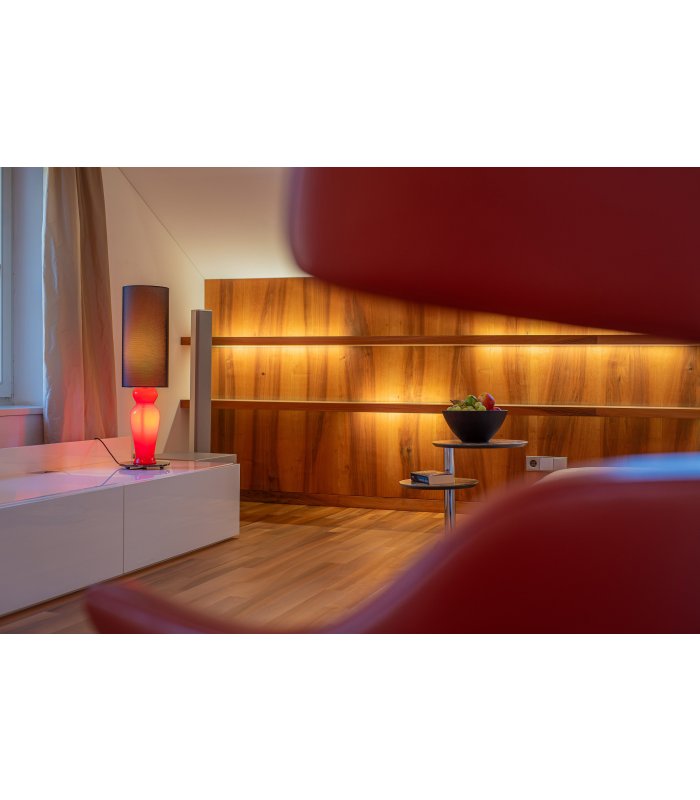 Wohnzimmer mit Design Lampe