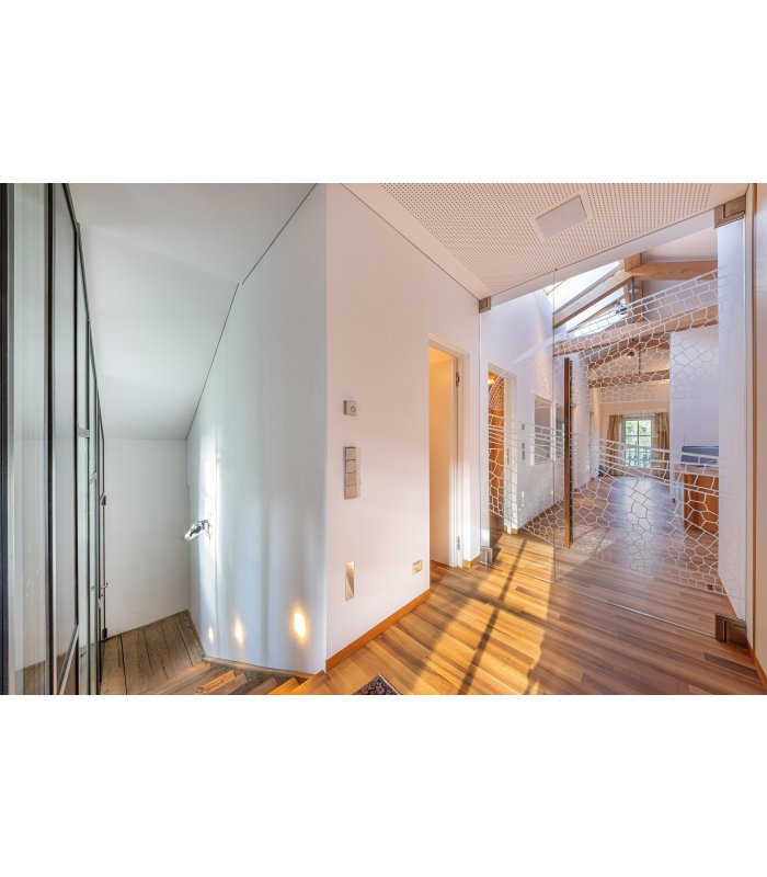 Eingang Open Space Apartment mit Nussholzboden