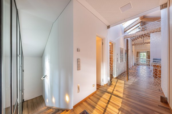 Eingang Open Space Apartment mit Nussholzboden